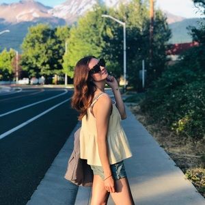 Meet your Posher, Dee